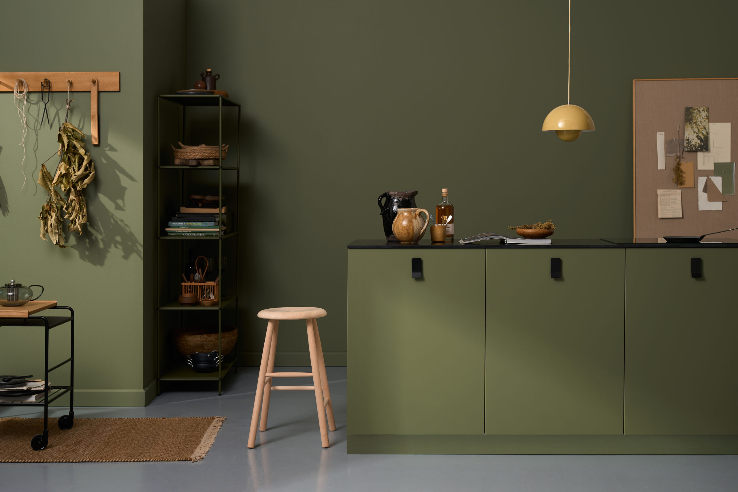 Tirador para mueble modelo Leaf de Furnipart en acabado de madera distribuido por ADR España